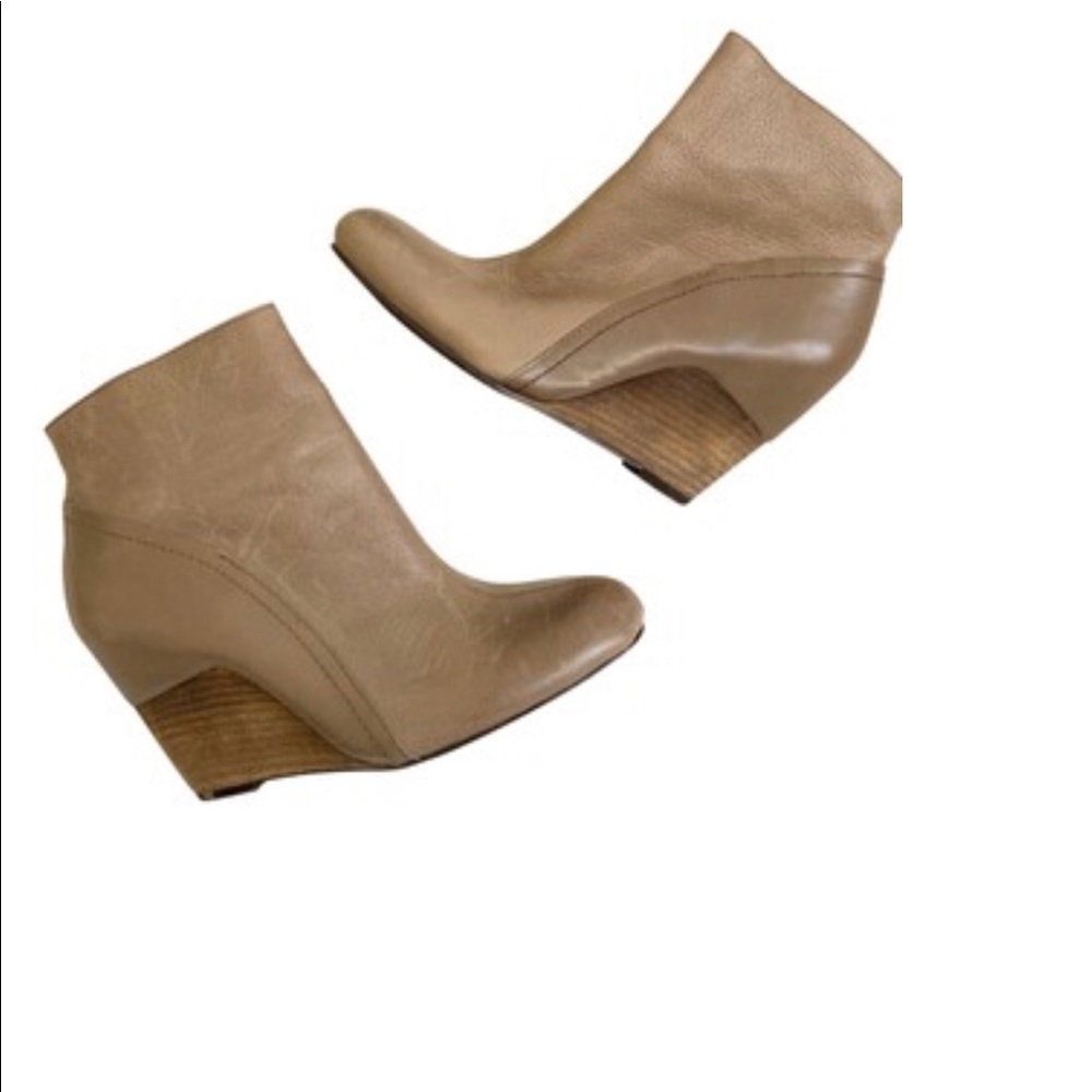 Vince Camuto taupe wedge leather ankle boots 7.5